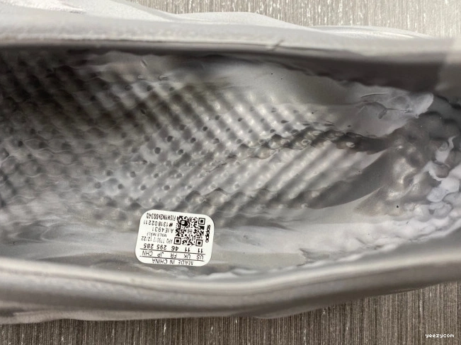 IE4931 Granite Yeezy Adidas RNR Foam MX 0827